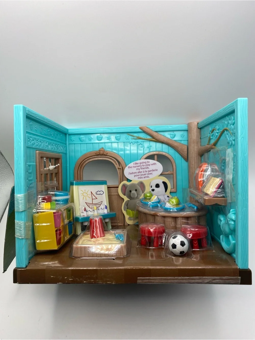 Li'l Woodzeez Lil' Luvs & Hugs Nursery Playset - Blue & Green